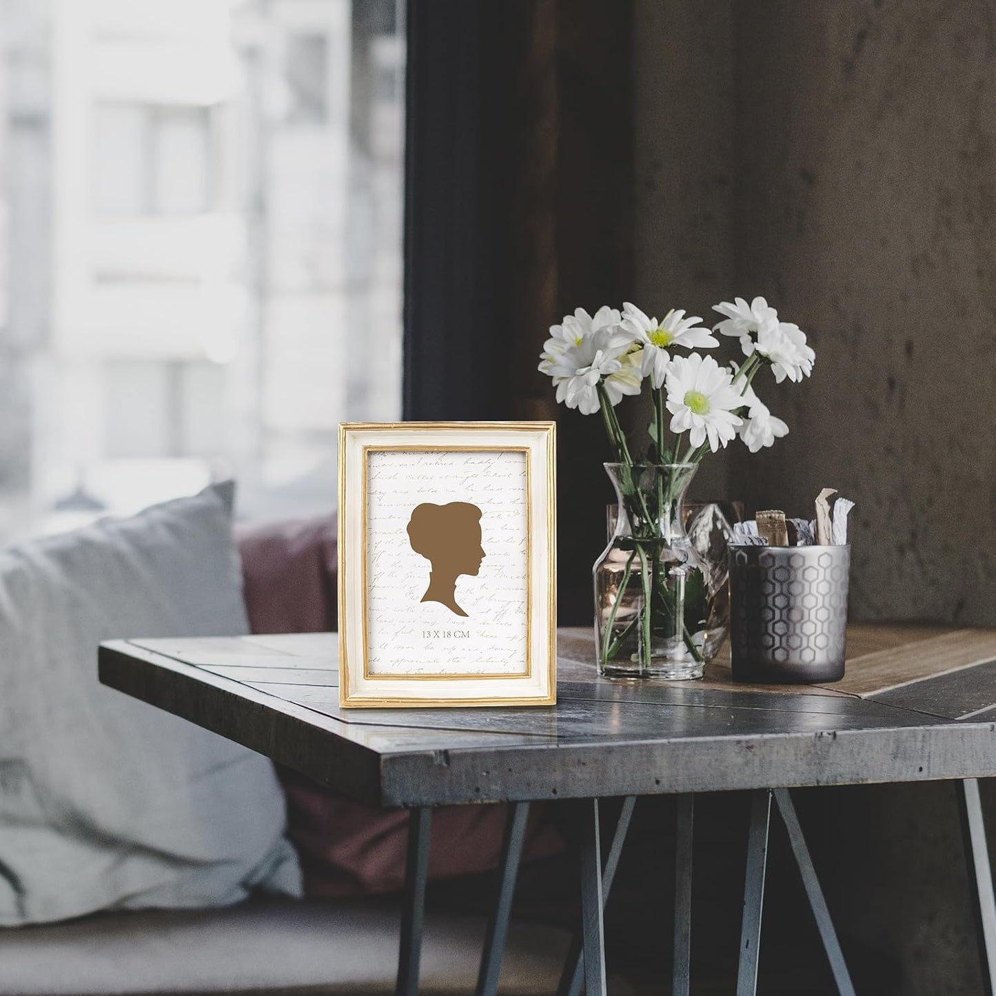 AELS 5x7 Inch Vintage Picture Frame, Elegant Antique Photo Frames with Glass Front, Photo Display, Tabletop Wall Hanging, Gift Ideas, Off-white with Gold Trim