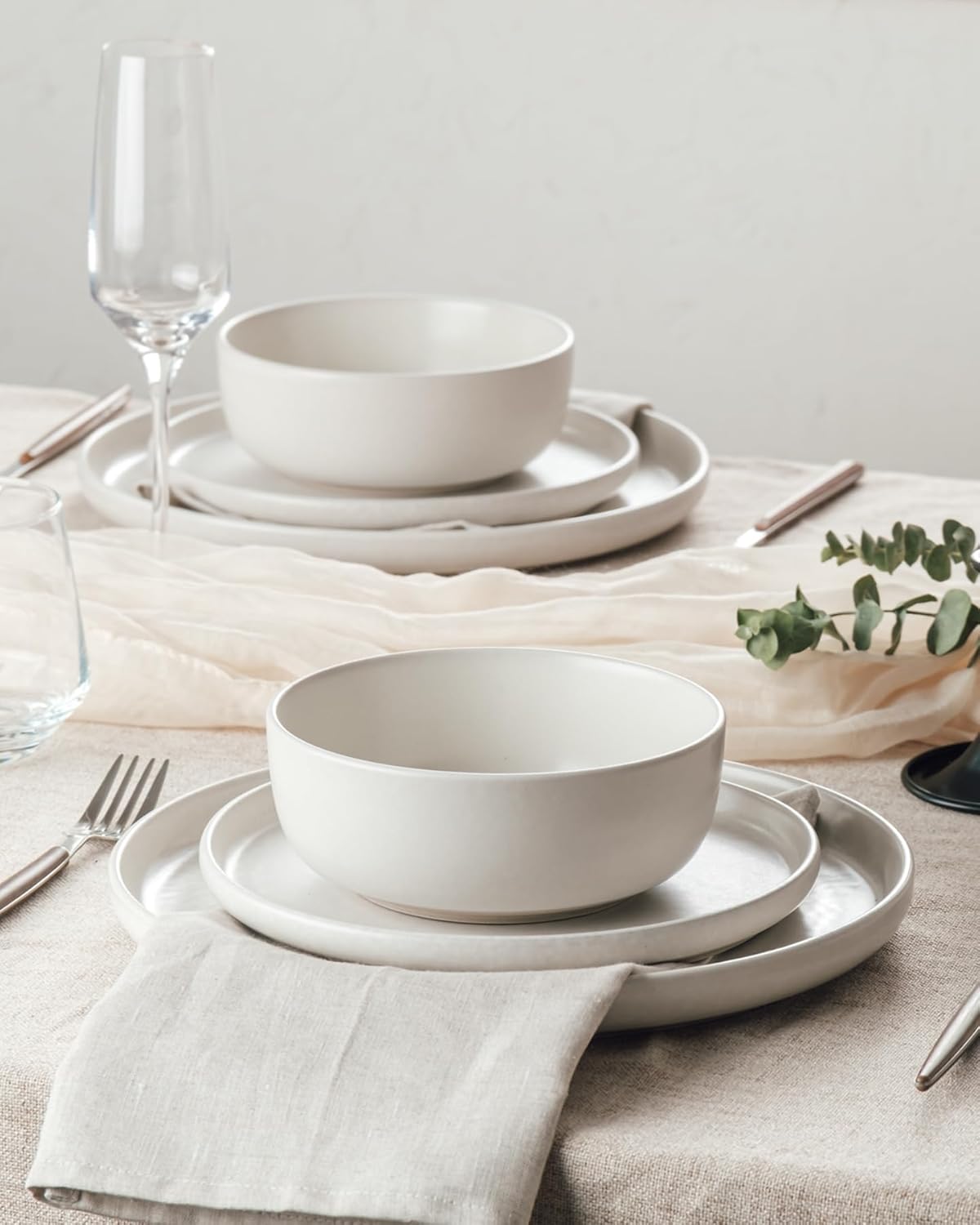 Famiware Milkyway Stoneware Dinnerware Sets with Pasta Bowls, Service for 4 (16 Pieces), Reactive Glaze Plates and Bowls Sets, Microwave and Dishwasher Safe Dishes Set, Matte White