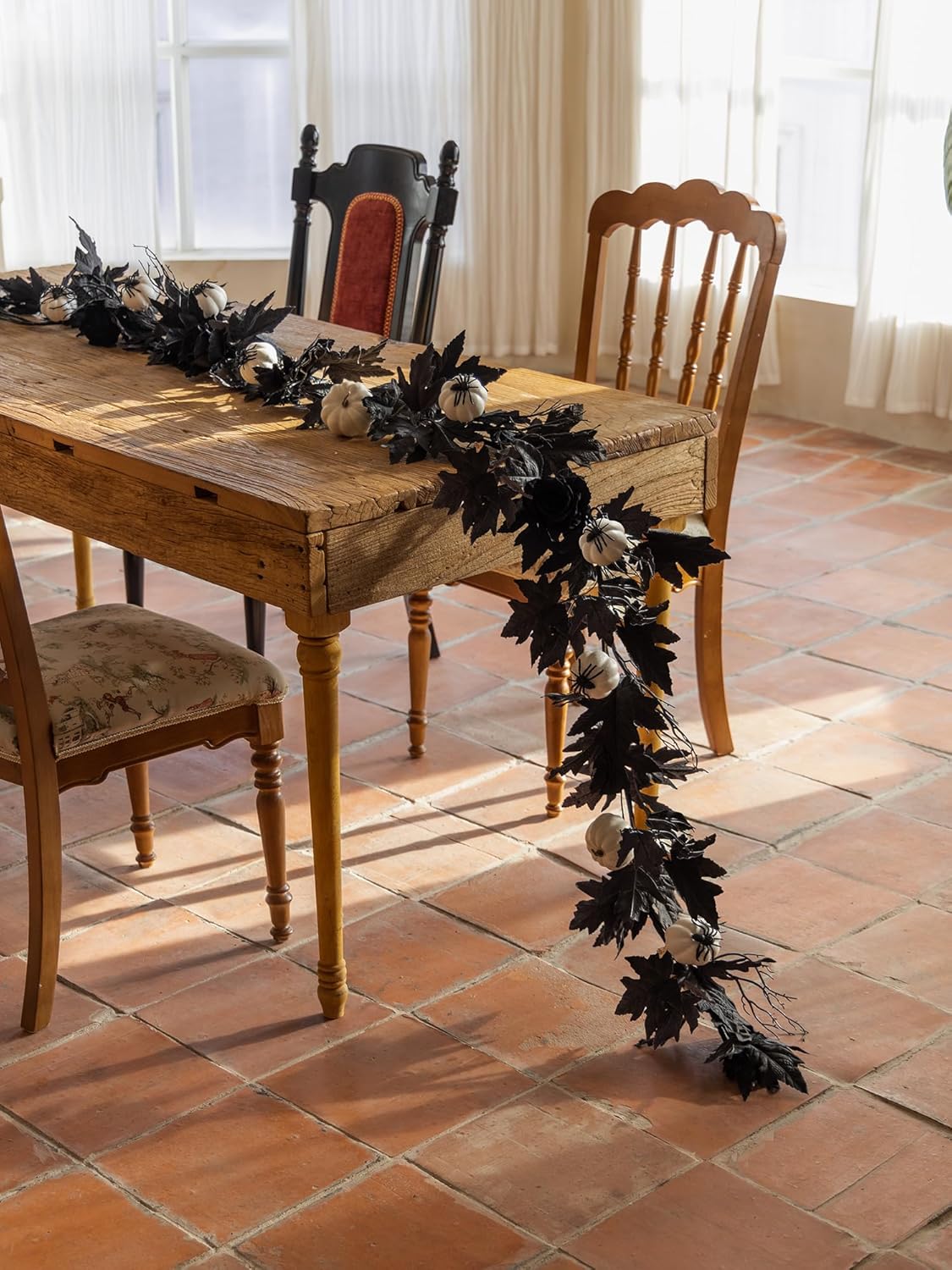 MISSPIN 6FT Black Maples Leaf Garland, Halloween Fall Leaf Garland Artificial Hanging Black Maple Autumn Vine Fall Decor Maple Thanksgiving Halloween Home Decor