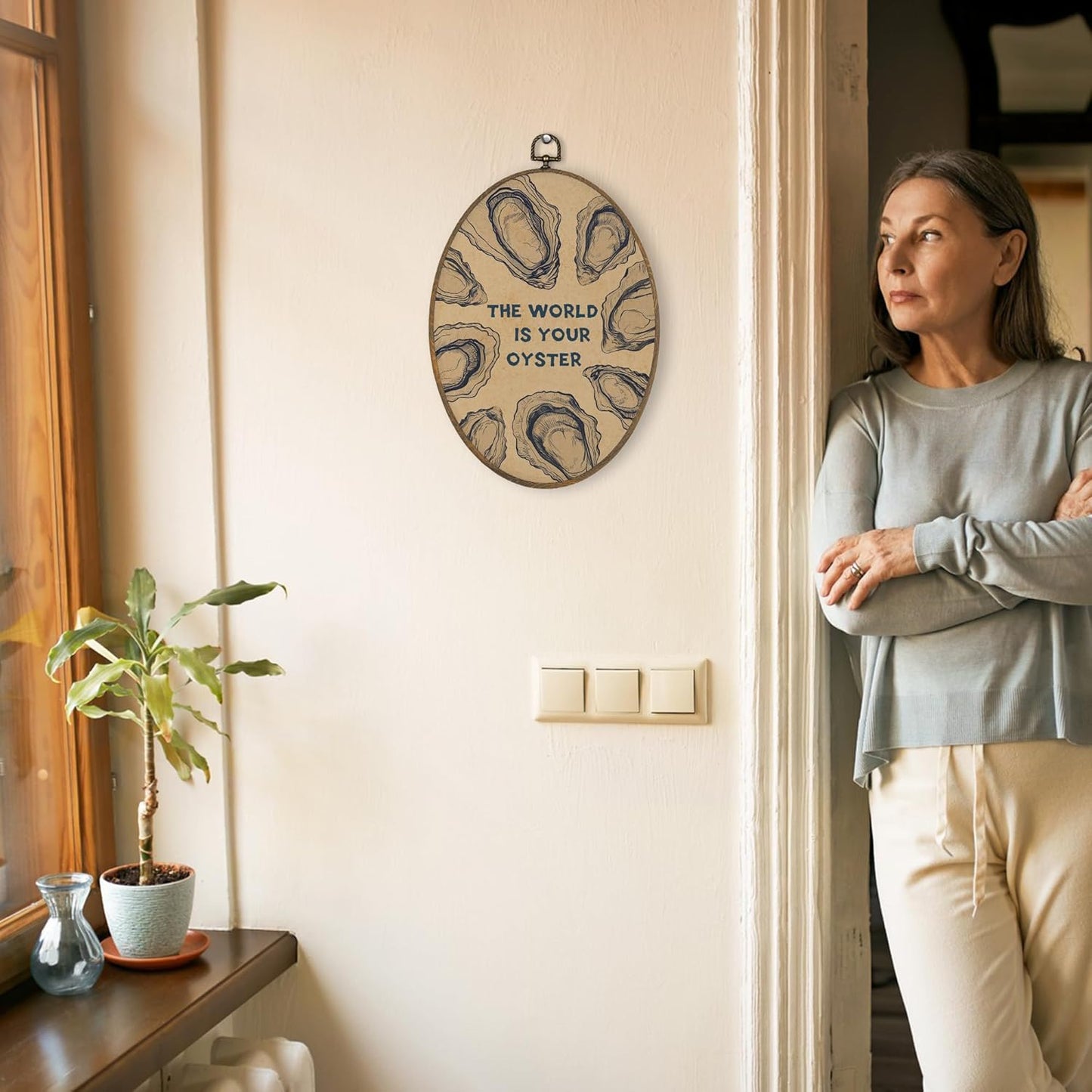 XBBMGG Vintage Oyster Wall Art Decor, Inspirational Retro Beach Oval Wall Hanging Decor, Nautical Ocean The World Is Your Oyster Framed Canvas Prints for Living Room Bathroom Decorations, 8.6 x 11.4 inch